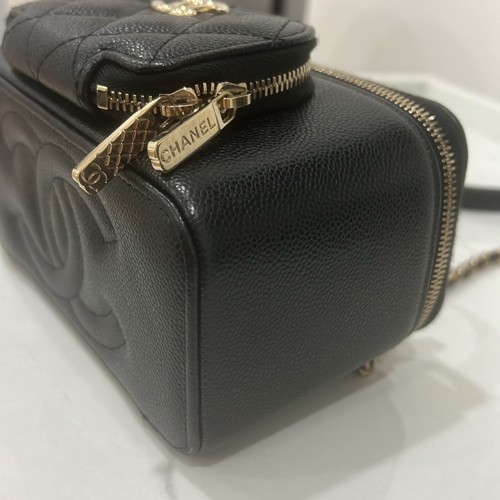 Chanel vanity bag - Picture 5 of 7